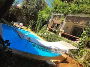 A vendre luxueuse villa avec piscine sur la route du relais,la Marsa