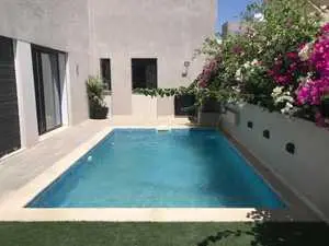 A louer un rez-de-chaussée s3 meublé avec piscine à la Soukra