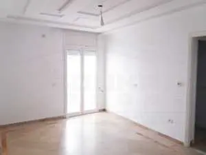 Un Appartement S+2 à Cité Les Palmerais