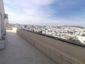 S+1 avec terrasse à louer à Ennasr 2