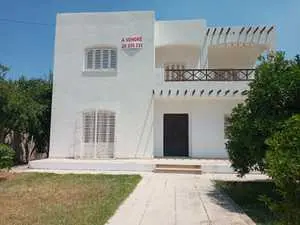 UNE BELLE VILLA A BORJ ELAMRI A 25 KM DE TUNIS