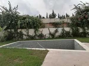 A Vendre une belle villa avec piscine à Chotrana 1,la Soukra