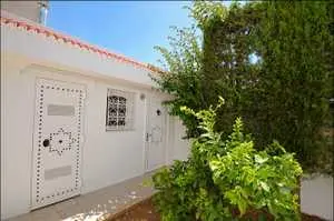 A louer très belle villa haut Standing à 3 niveau à la Marsa Sidi Daoued.