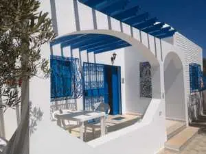 A louer,Une jolie villa avec piscine pour vos vacances à Djerba-Aghir .