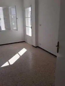 Un vaste appartement S+3 première étage à mourouj 1 tel 99811625/54811627