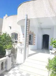 villa route de l'aéroport sfax a vendre