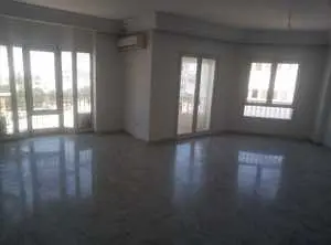 Un appartement S+4 à louer à Ain Zaghouane Nord.