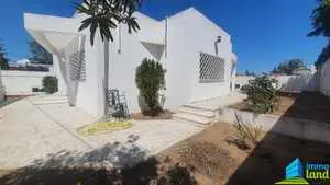 Villa S+3 avec jardin à la Soukra