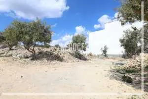 terrain avec une seule façade et avec vue sur mer situé à cité colline Hammamet 