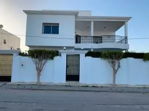 Maison,villa,local,siège,A sfax À vendre ou a louer Échange possible 