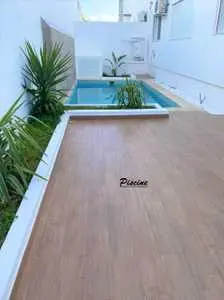 A louer un beau rez de chaussé avec un jardin et une piscine