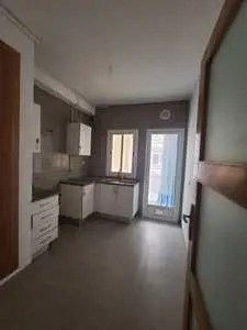 A louer un appartement S+2 à résidence zayatine 