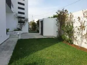 A louer une villa s+5 meublée avec jardin à la Soukra