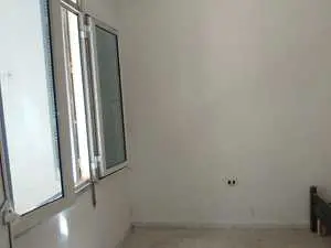 un appartement vide à lafayette (rue de l'inde)