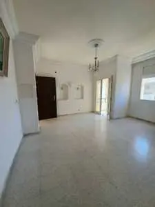 Location d'un app s+3 1er étage de villa près de carrefour market riadh andalous