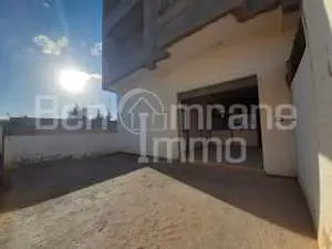 A louer local commercial 350m2 à SOUKRA