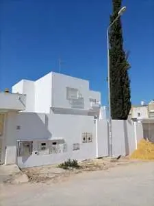 A louer à Riadh El Andalous Ariana Tunis une villa jumelée 