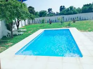 Une belle villa s+4 avec piscine 