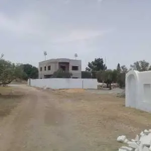 Villa Inachevée Style Americain a Barraket Sahel Hammamet.