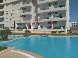 à louer très beau appartement pied dans l'eau avec terrasse vue sur piscine