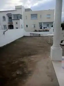 A louer un Géant 1er étage de villa S+3 (250 m²) à jardin de Carthage coté I S C