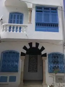 Une maison située au centre ville Monastir dans un quartier calme,