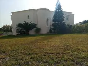 A vendre villa de maitre la soukra