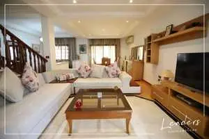 luxueuse VILLA S+4 avec jardin dans un emplacement idéal sise à la Soukra 