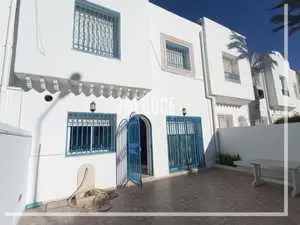 un duplex avec deux terrasses et deux entrées avec piscine collective a hammamet