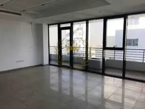 Location - Bureau de 210m² aux berges du Lac 2