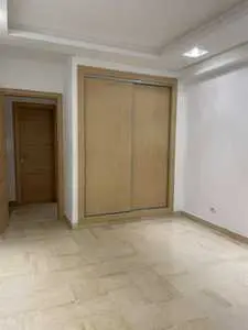 un appartement S+5 à vendre à la soukra