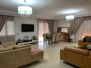 A vendre un Penthouse s+4 à Ain zaghwene