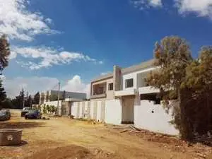 Trés belle villa à la Soukra 