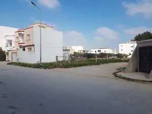 Beau terrain a 224 m² Dar Fadhal Soukra