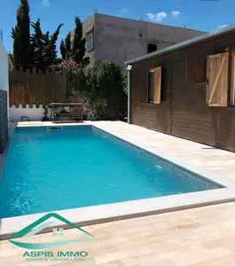 Maison en bois S+2 avec piscine à 3 minutes en voiture de plage mansourah 