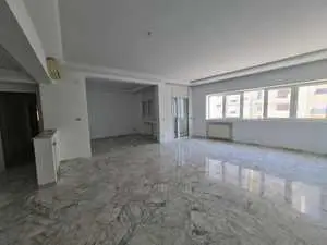 A Vendre Appartement S+3 à Ennasr 1