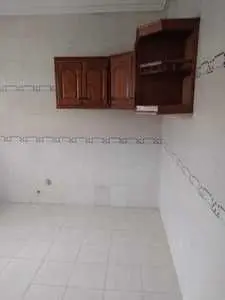 A louer maison s+2 d'en d'en citte folla oued geriana tunis 90m2