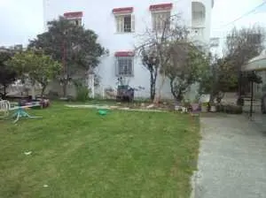 A vendre une villa avec jardin à Dar Fadhal