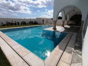 villa haut standing avec piscine à Hammamet