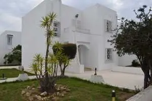 Soukra ; à louer villa 2 niveaux avec studio et jardin