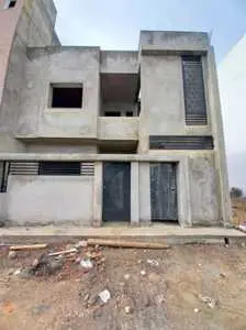Vente/Maison inachevée à deux niveaux séparés à Bhar Lazreg