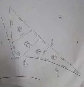 Terrain 1300 m² sur route principale Avenue de la République Akouda