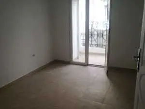 tel 52903547 s+2 rénové résidence gardée av Madrid 