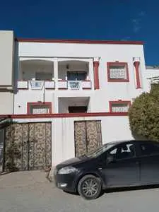 Prés lycée Dar Fadhal villa à vendre