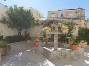 Une magnifique villa qui fait le coin au cité Erriadh - Sousse.