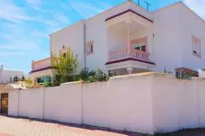 A louer (en exclusivité) une villa s+3 avec jardin à Sidi Daoued 
