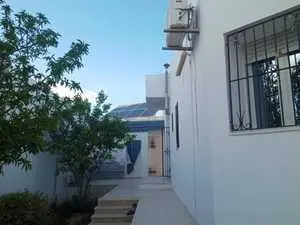 فيلا للبيع بطريق سكرة Villa à vendre sis à route sokra