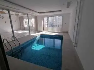 A louer un appartement s+4 avec piscine au Lac 2