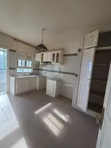 A vendre un appartement s+3 à Ain zaghwene