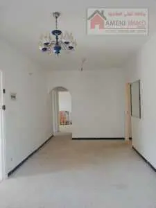 A vendre villa sur deux niveaux avec local commercial à el Mourouj 5